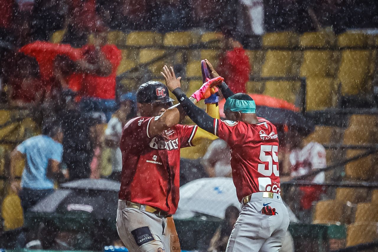 Grand slam de Julio Carreras impulsa a los Gigantes al tercer lugar