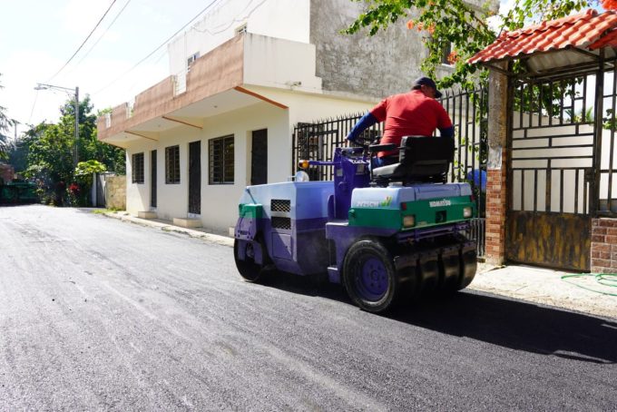 Asfaltan calles de Macao y La Ceiba como parte de Plan Vial Municipal