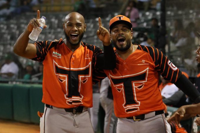 De la Cruz y Candelario responden con poder; Brooks guía blanqueada 7-0 sobre las Estrellas