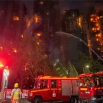 Hong Kong llora a sus muertos y exige justicia tras incendio mortal