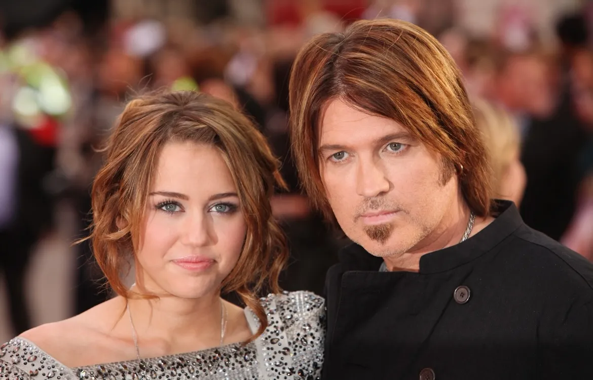 Billy Ray Cyrus gana disputa legal por acusación sobre maternidad de Miley