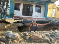Avería en tubería de 60 pulgadas afecta viviendas en Sabana Iglesia, Santiago