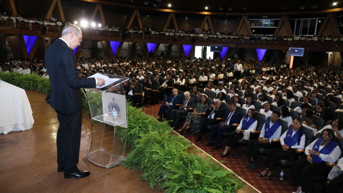 RD gradúa 20,000 jóvenes del Inglés de Inmersión 2025: “La educación transforma vidas”, afirma García Fermín