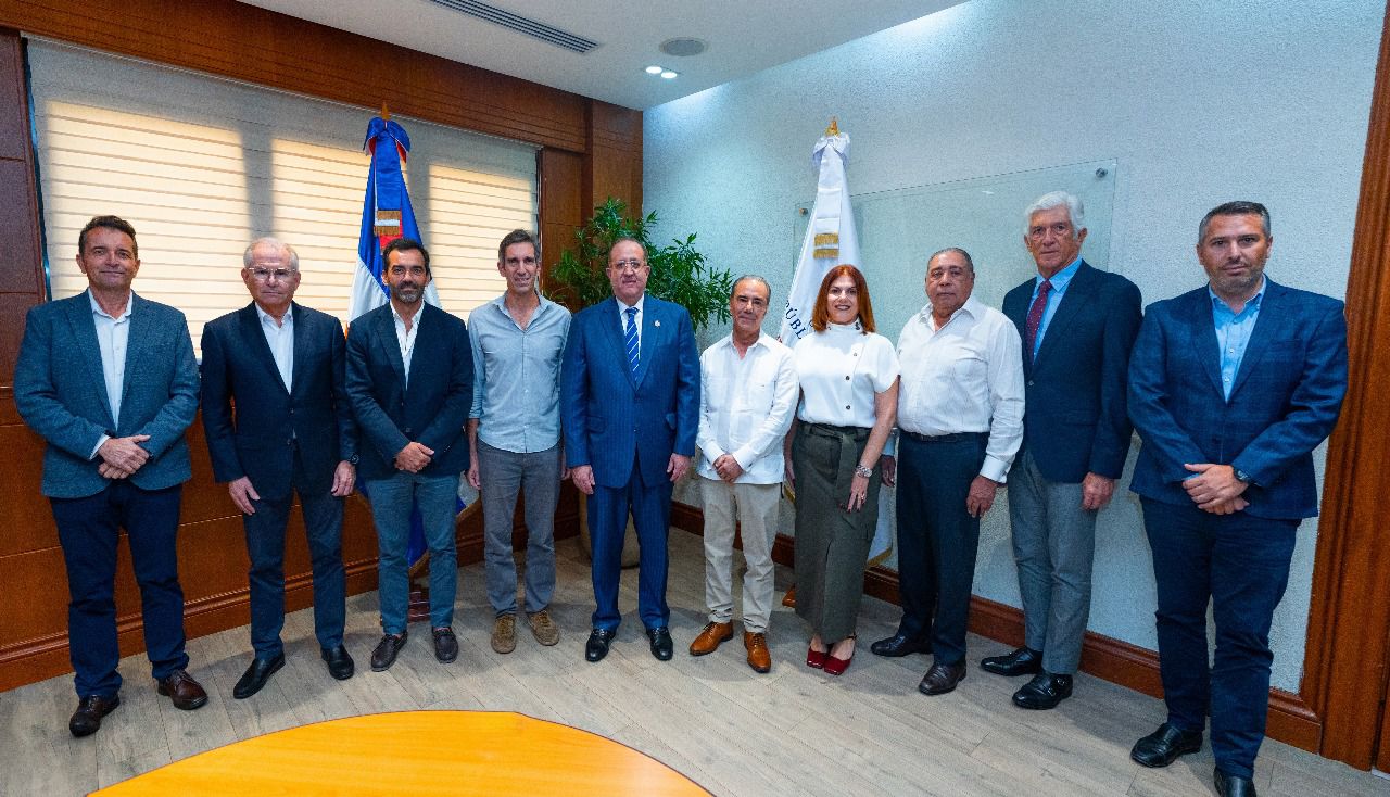 Empresarios Turísticos de La Altagracia se reúnen con Ministro de Hacienda