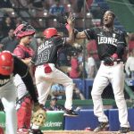 Jonrón de Junior Lake mantiene invictos a los Leones en la cima del Round Robin