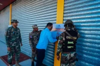 Mived cierra tres tiendas chinas en Santiago por seguridad estructural