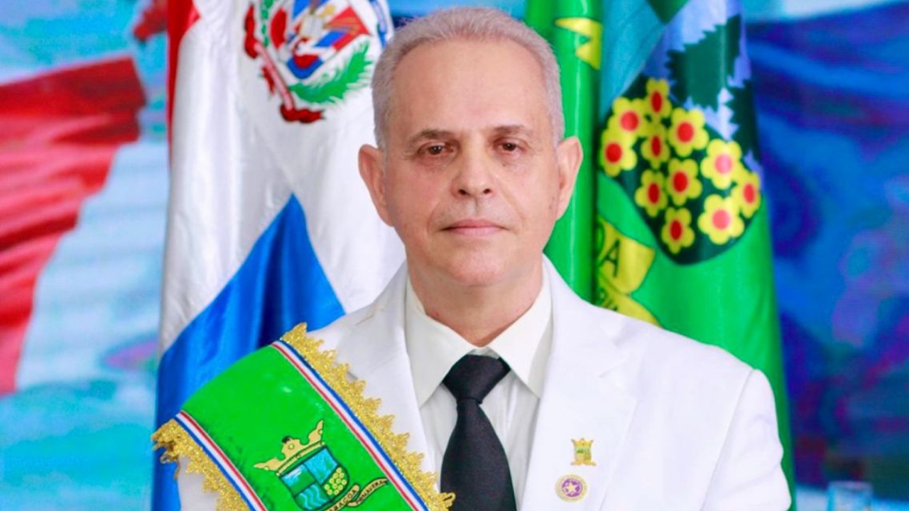 Alcalde de Jarabacoa denuncia presunta persecución del DINTEL contra empleados del Ayuntamiento