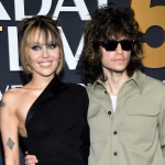 Miley Cyrus y Maxx Morando: Rumores de boda tras lucir anillo en la alfombra roja