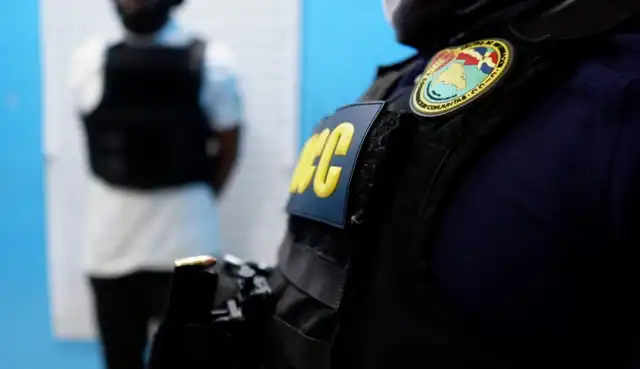 Arrestan a una cuarta persona por alijo de drogas decomisado en el AILA en agosto