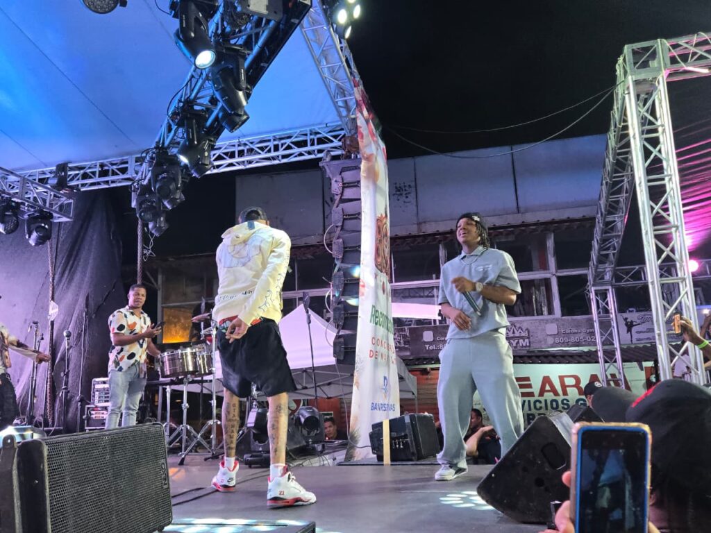 Lomiiel emociona a su gente de Herrera durante el 4to Concierto de Navidad Reconocidos - Noticias de hoy en República Dominicana | De Último Minuto