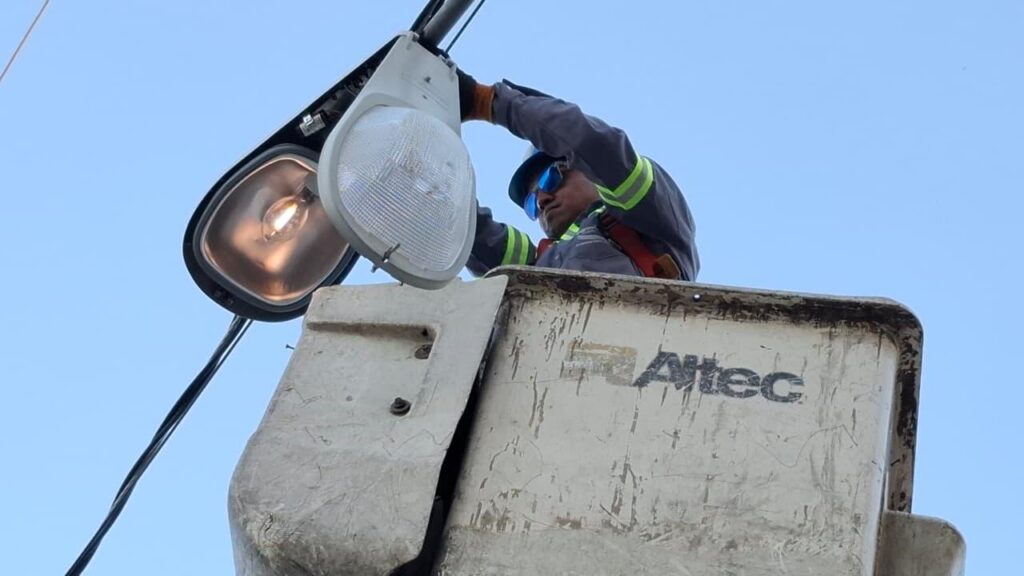 Edenorte despliega operativo de iluminación navideña en el Cibao | 10 | Edenorte despliega operativo de iluminación navideña en el Cibao - Noticias de hoy en República Dominicana | De Último Minuto