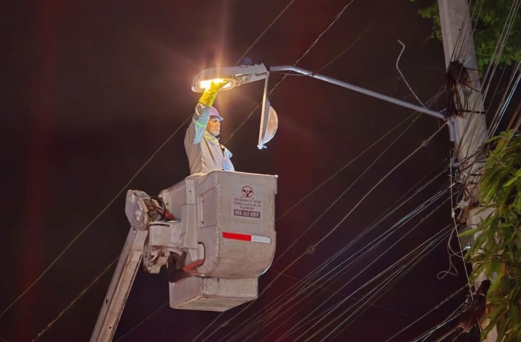 Edenorte despliega operativo de iluminación navideña en el Cibao | 8 | Edenorte despliega operativo de iluminación navideña en el Cibao - Noticias de hoy en República Dominicana | De Último Minuto