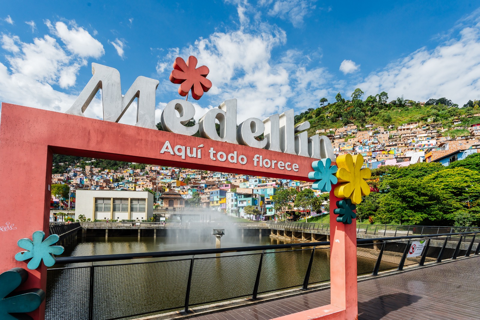 Medellín impulsa su proyección internacional con licenciamiento oficial de la marca ciudad
