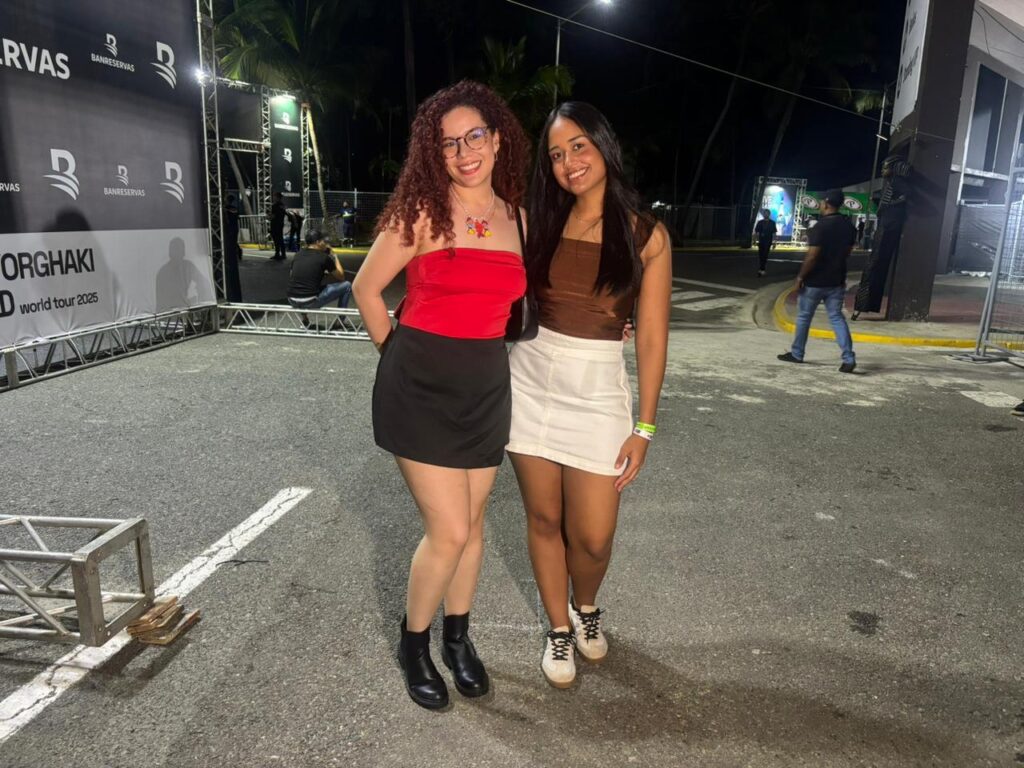 Fans llegan al concierto de Alleh y Yorghaki con outfits inspirados en “una noche estrellada en la ciudad” - Noticias de hoy en República Dominicana | De Último Minuto