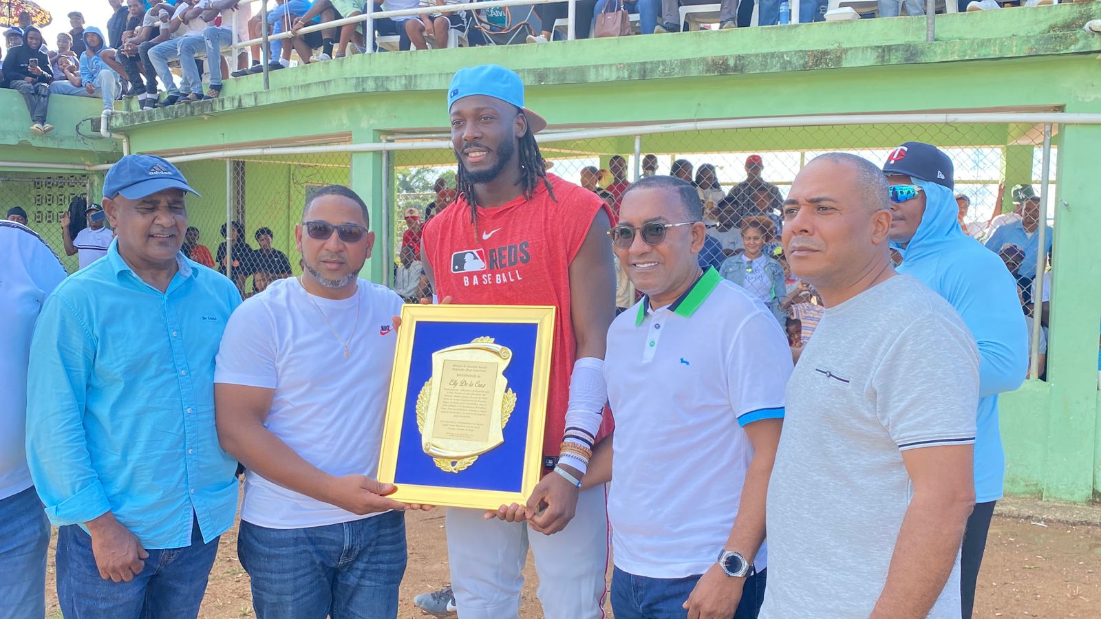 Diputado Jhon Contreras reconoce al pelotero Elly de la Cruz en Sabana Grande de Boyá