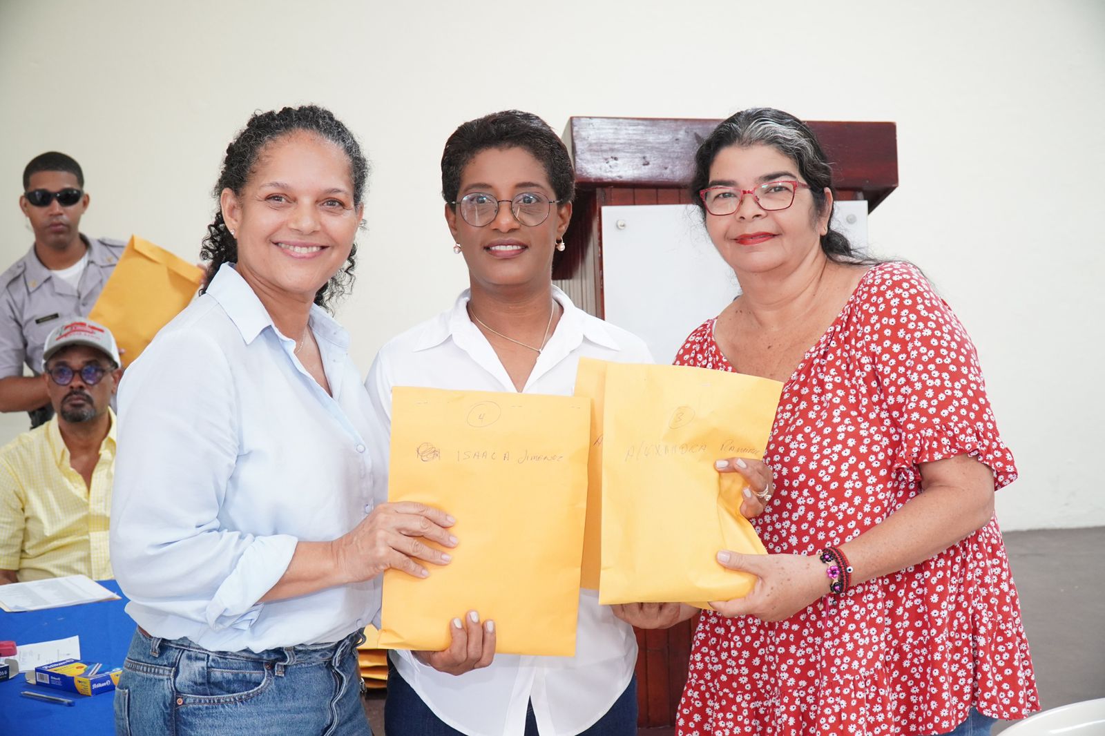 Gobernación de La Altagracia lleva la navidad a cientos de familias