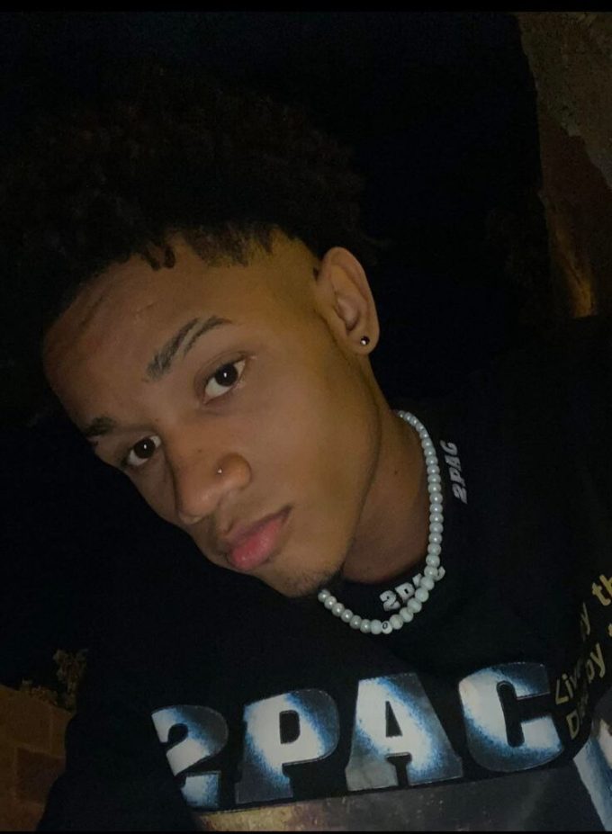 “Era el mejor basquetbolista del barrio”: vecinos describen a joven muerto a tiros en La Caleta