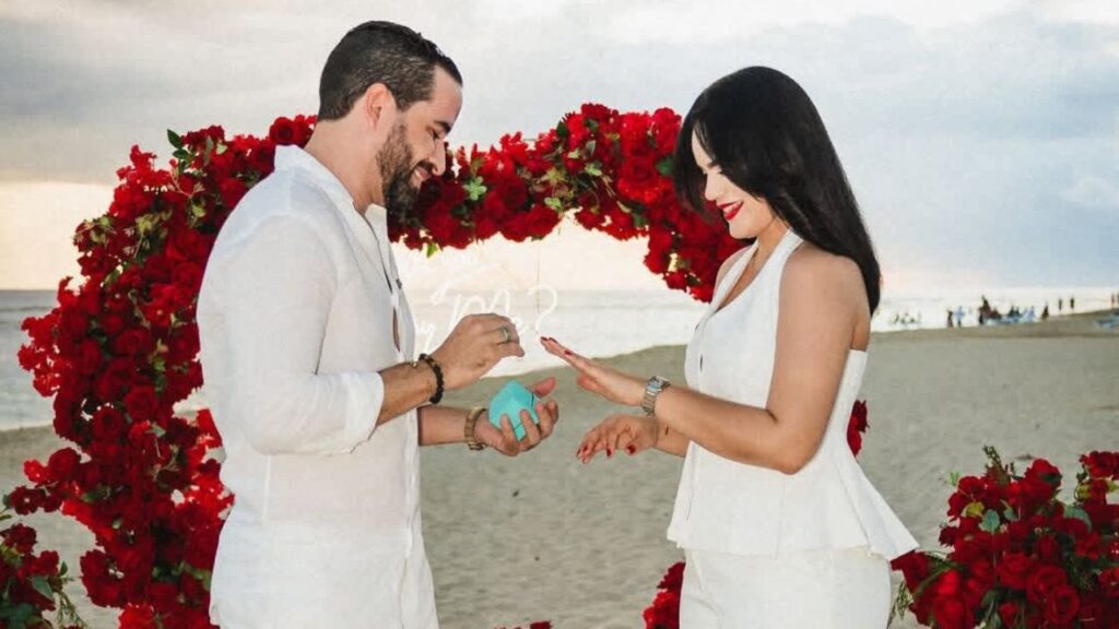 Navidad se convirtió en el escenario para celebrar el amor; figuras se comprometieron - Noticias de hoy en República Dominicana | De Último Minuto