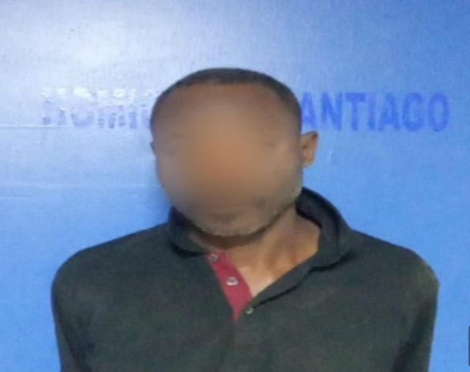 Policía arresta de manera a ciudadano haitiano acusado de causar la muerte de su pareja e hijo en Santiago