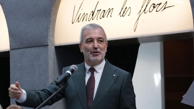 Piden retirar la beca para autores latinoamericanos anunciada por el alcalde de Barcelona