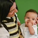 Mariami, la primera bebé trasplantada parcialmente de corazón en Europa, recibe el alta