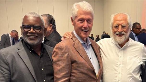 Clinton e InterEnergy apoyan plan energético para fortalecer recuperación de Jamaica