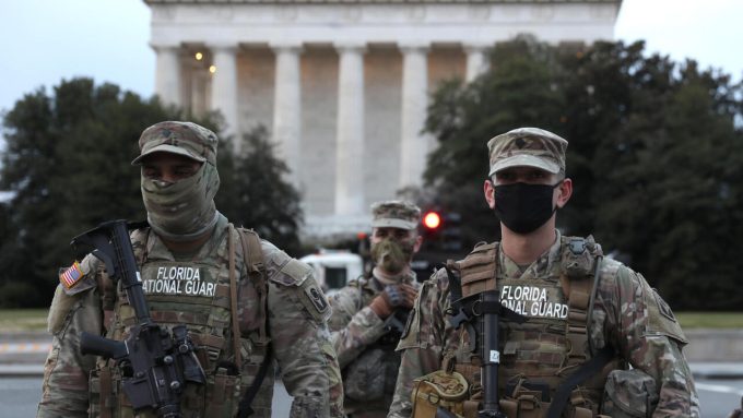 Sospechoso de disparar a agentes en EEUU enfrenta nuevos cargos con posible pena de muerte