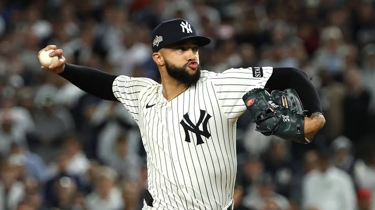 Mets fortalecen su bullpen al pactar por tres años con el relevista Devin Williams