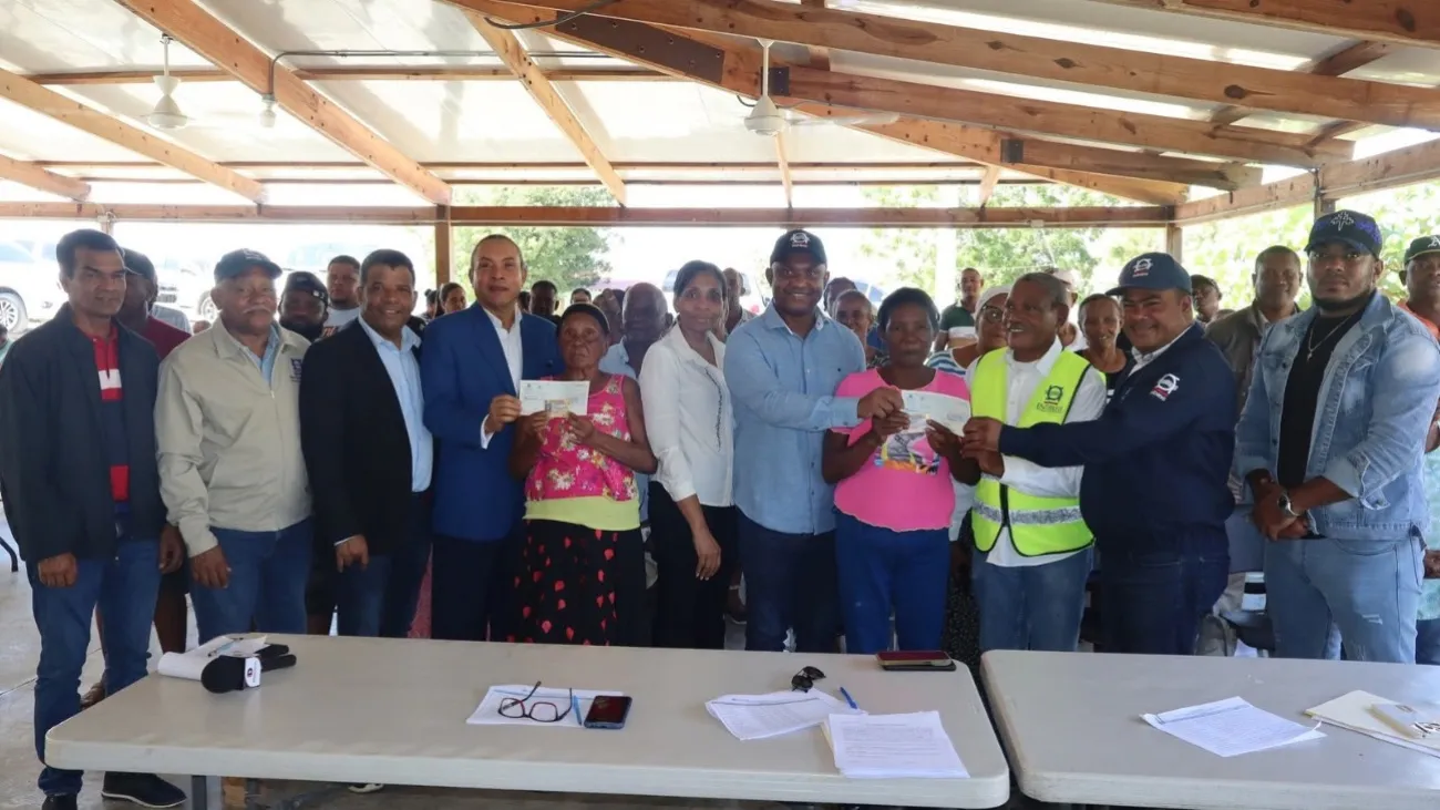 Gobierno entrega RD 48 millones en compensaciones a residentes de Monte Grande por impacto de la presa