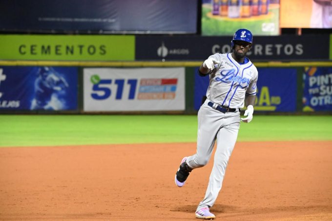 Abreu domina y Mauricio debuta con jonrón en triunfo 5-3 del Licey sobre el Escogido
