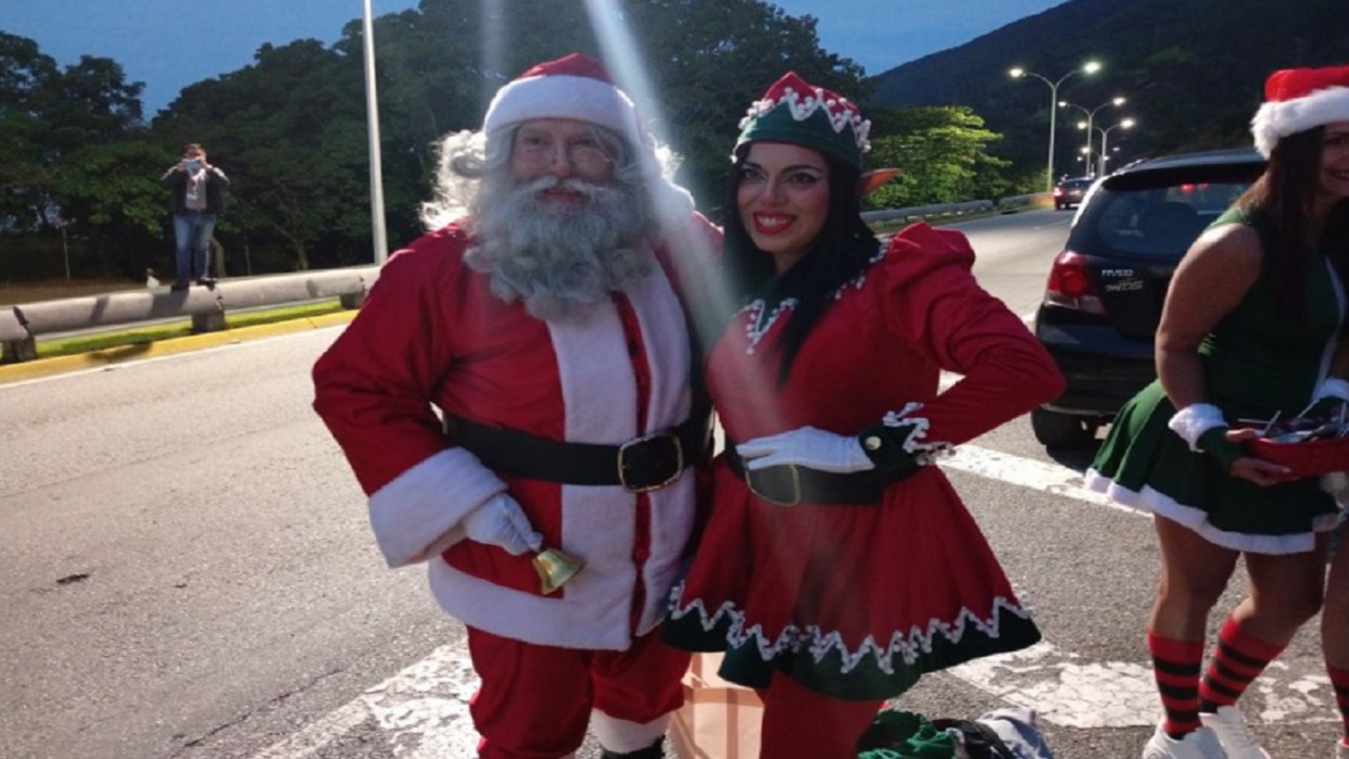 Caracas celebra su tradicional Santa navideño en medio de la tensión con EE.UU.