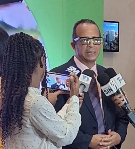 Pablo Vicente exhorta a partidos políticos a cumplir con el 10 % para formación política