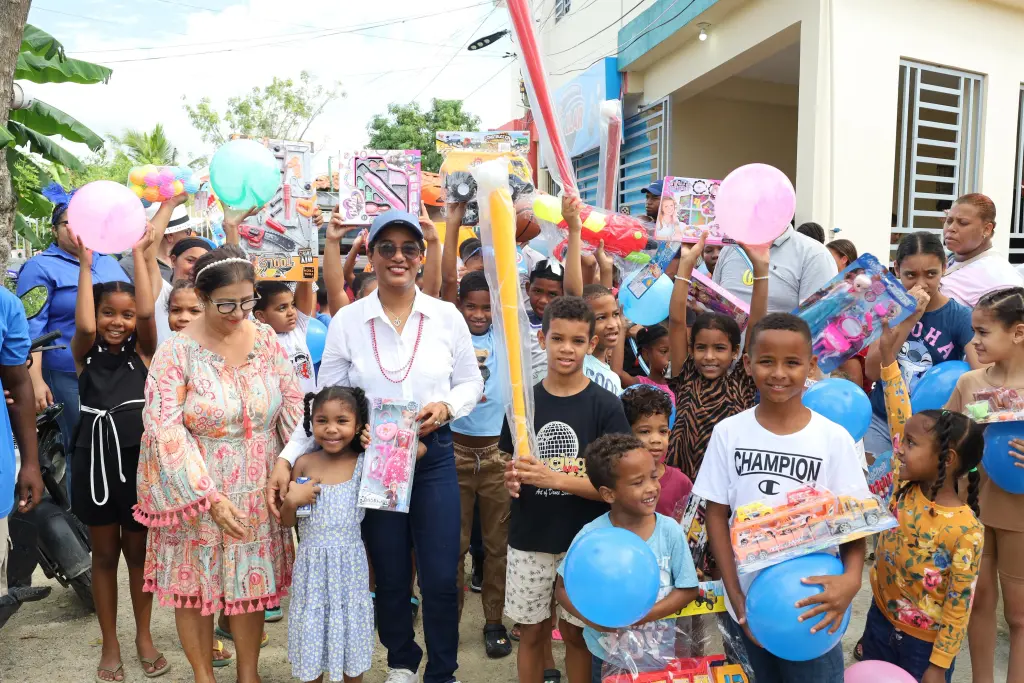 Gobernación de La Altagracia entregó juguetes a más de 5 Mil niños