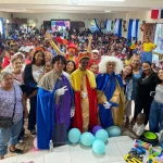 Entregan juguetes a niños en Mata mosquito, Bávaro