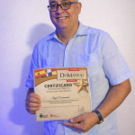 Ángel Fernández recibe reconocimiento en Madrid por su trayectoria y aporte a la promoción cultural