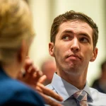 El acusado de asesinar a Charlie Kirk pide recusar a la fiscalía por conflicto de interés