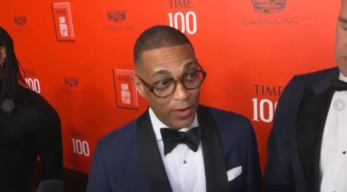 Periodista Don Lemon fue acusado de delitos federales contra los derechos civiles tras cubrir una protesta contra ICE en una iglesia