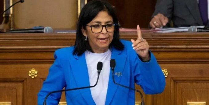 “Hay un Gobierno y es de Nicolás Maduro” afirma Delcy Rodríguez