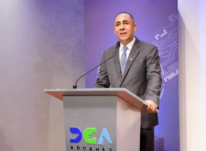 Nelson Arroyo asume Aduanas enfocado en aumentar las recaudaciones y facilitar más el comercio