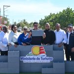 Ministro Collado interviene otra playa de San Pedro de Macorís para mejorar su oferta turística.
