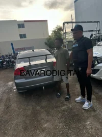 Detienen joven con vehículo sustraído de taller en Bávaro