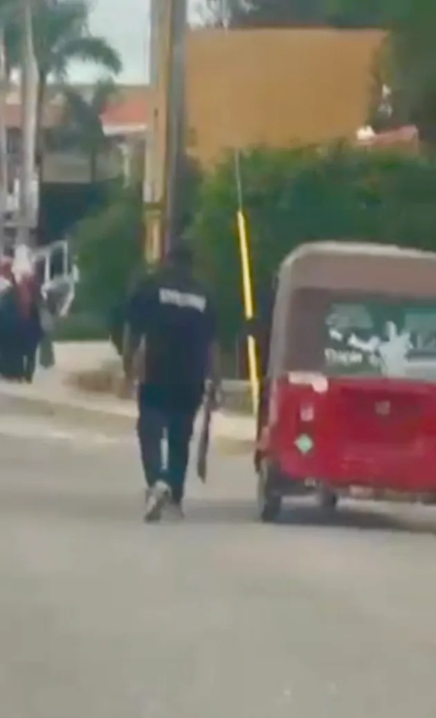 Conductor de Poppi Express amenaza con machete a ciudadanos en Bávaro