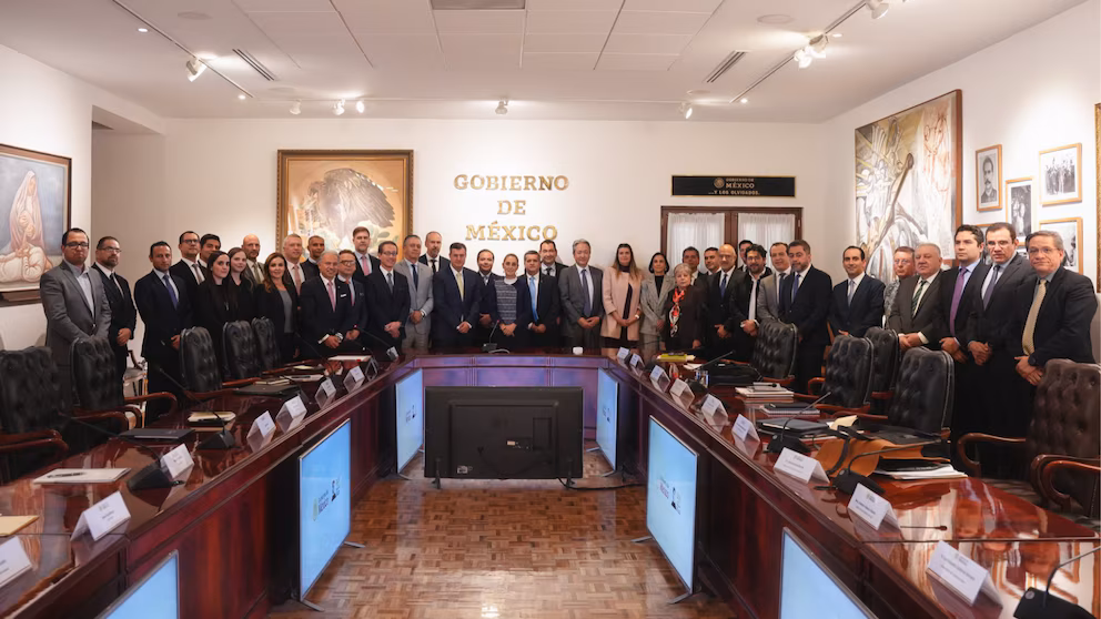 Claudia Sheinbaum encabeza reunión con la industria automotriz para impulsar plan integral del sector