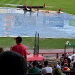 Suspendido por lluvia el juego entre Leones y Águilas; será reasignado para este domingo