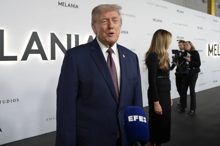 Trump dice que mantiene conversaciones con Irán mientras amenaza con un ataque militar