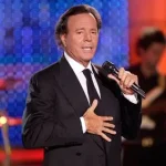 Julio Iglesias niega acusaciones en su contra y afirma "causan gran tristeza"