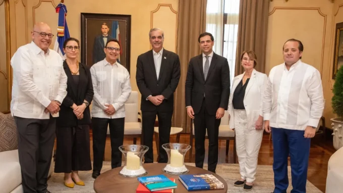 Presidente Abinader recibe a Michel Camilo y autoridades de Berklee College of Music