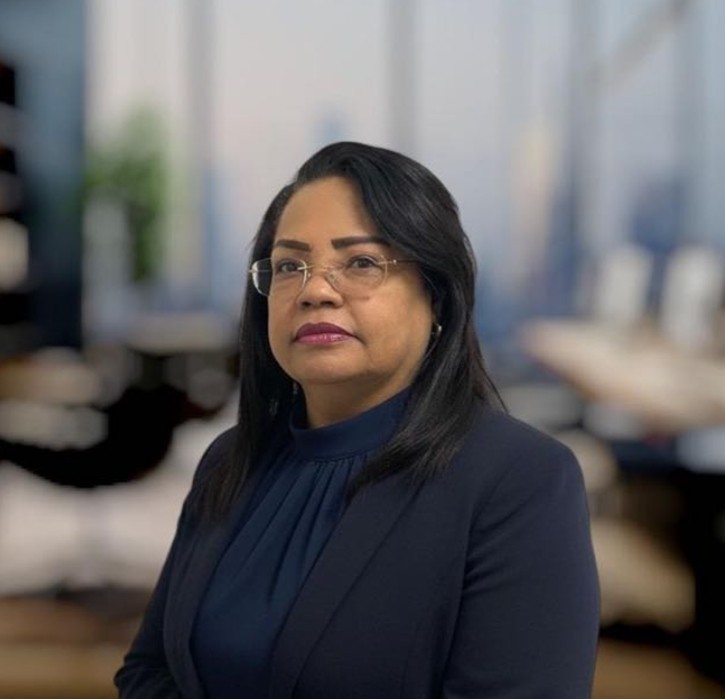 Ex diputada, Servia Iris Familia, demanda de la oposición política la paralización de campaña de descrédito contra el Banco Agrícola