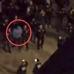 Maduro desciende esposado del avión militar tras aterrizar en Nueva York