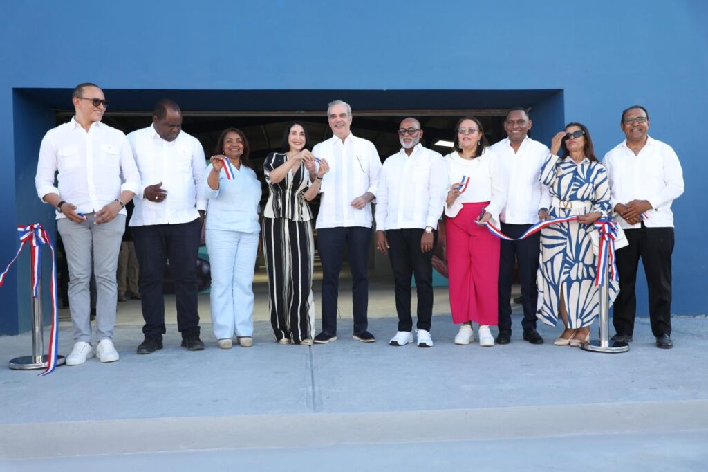 Abinader inaugura mercado municipal en Las Matas de Farfán para dinamizar la economía local | 2 | Abinader inaugura mercado municipal en Las Matas de Farfán para dinamizar la economía local - Noticias de hoy en República Dominicana | De Último Minuto